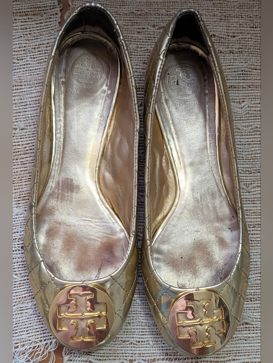 Tory Burch Shoes - Tory Burch Quinn Quilted Ballet Flat in Gold size 8.5